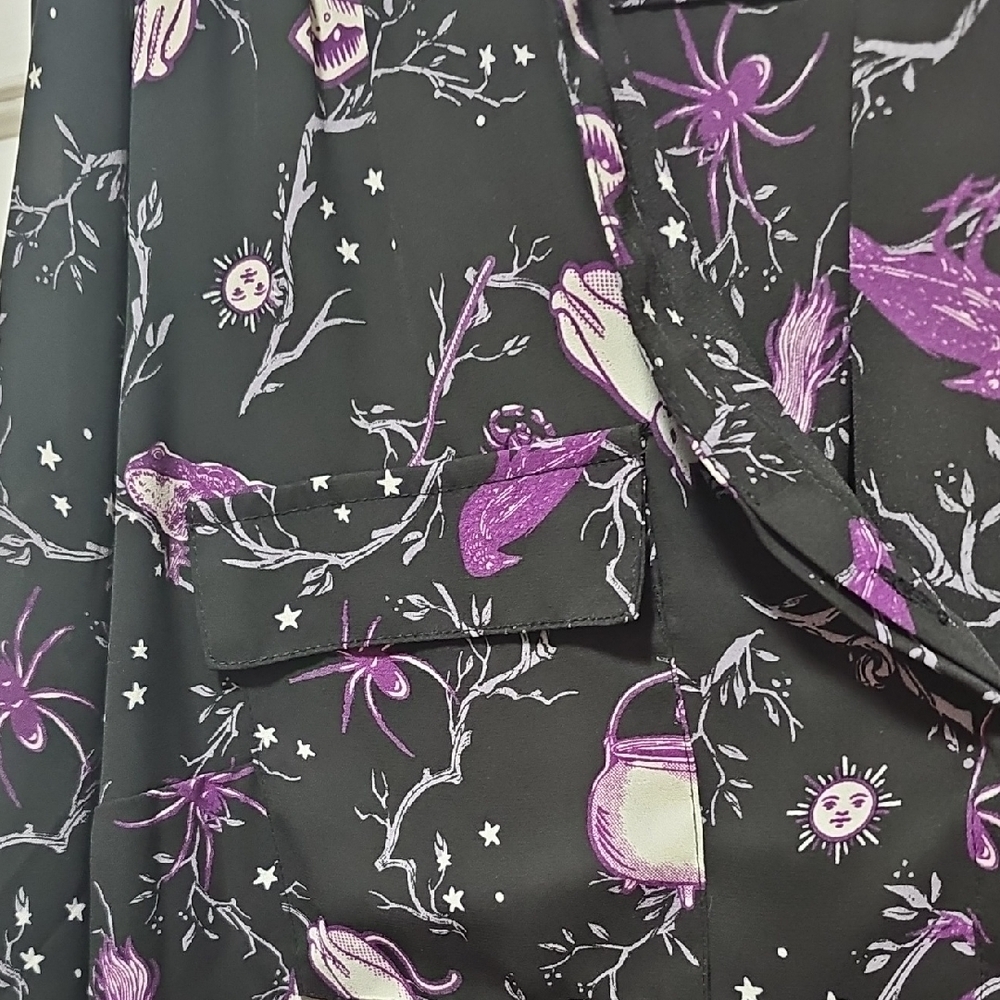Torrid Disney Hocus Pocus Black and Purple Celestial Print Blouse - Picture 3 of 5